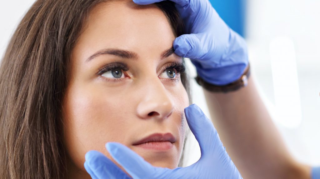 Woman receiving a medical inspection for thyroid eye disease